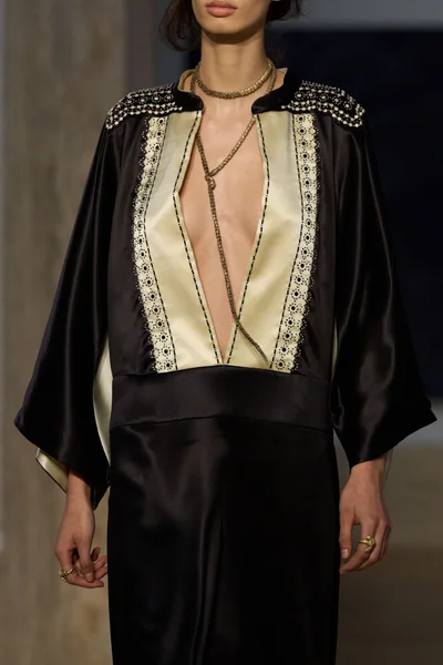 Look 28